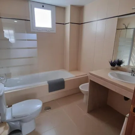 Moderno 3 Dormitorios, Garaje Y Piscina