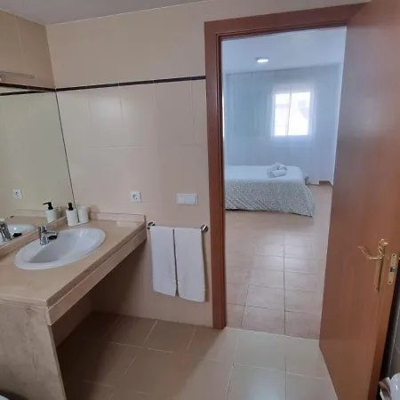 Moderno 3 Dormitorios, Garaje Y Piscina Apartment