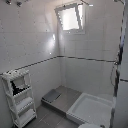 Moderno 3 Dormitorios, Garaje Y Piscina