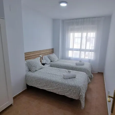 Moderno 3 Dormitorios, Garaje Y Piscina *